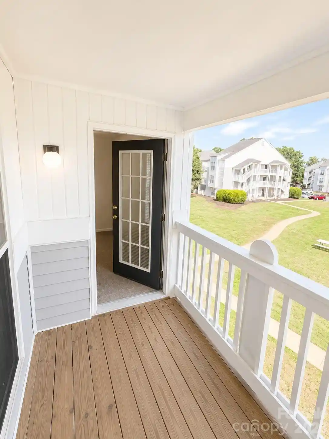Listing Photo 12 - Condo for sale in 18 Hamiltons Bay Ct located at 18 Hamiltons Bay Ct, Lake Wylie, SC 29710 - Unit #436