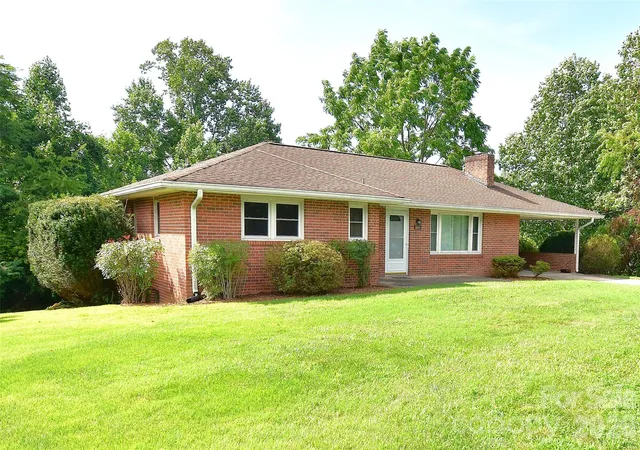 1st image of 605 S Buena Vista Dr, Hendersonville, NC 28792 | MLS# 4406091