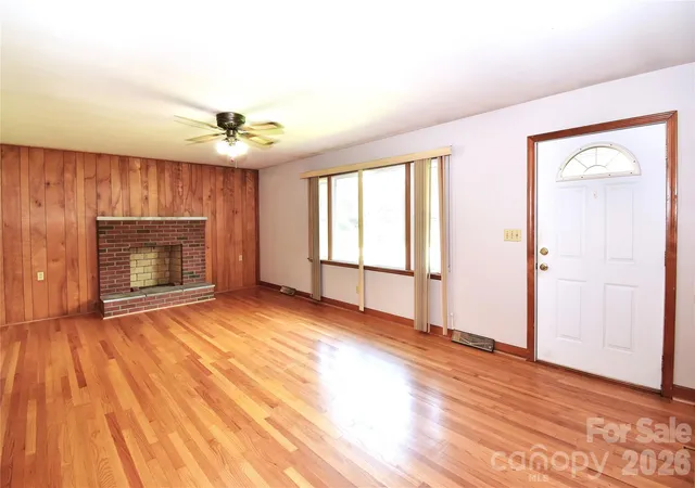 2nd image of 605 S Buena Vista Dr, Hendersonville, NC 28792 | MLS# 4406091