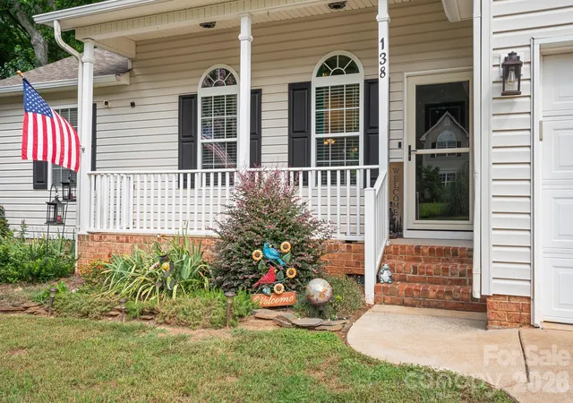 Photo 3 of Single family home for sale at 138 Valley Glen Dr, Troutman, NC 28166 | MLS# 4406093 | Listing updated on 2026-09-03