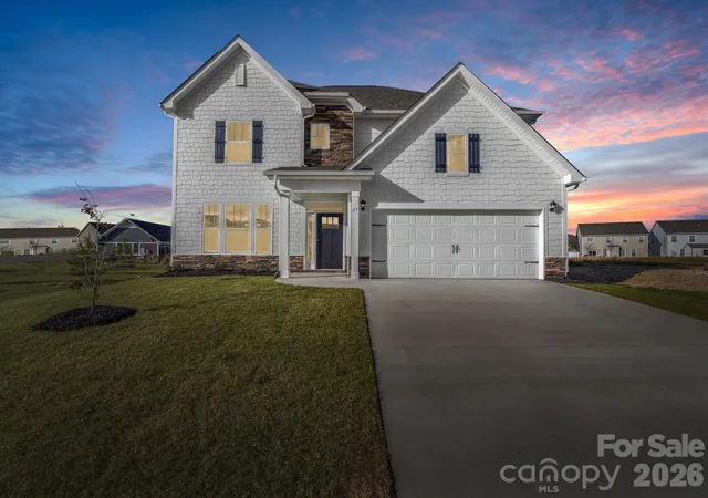 Photo 2 of Sale Pending at 23 Silverthorne Ct, Hendersonville, NC 28792 | MLS# 4406094 | Listing updated on 2026-09-03