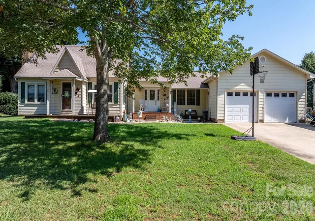 1st image of 2504 Brentwood Cir, Lenoir, NC 28645 | MLS# 4406132