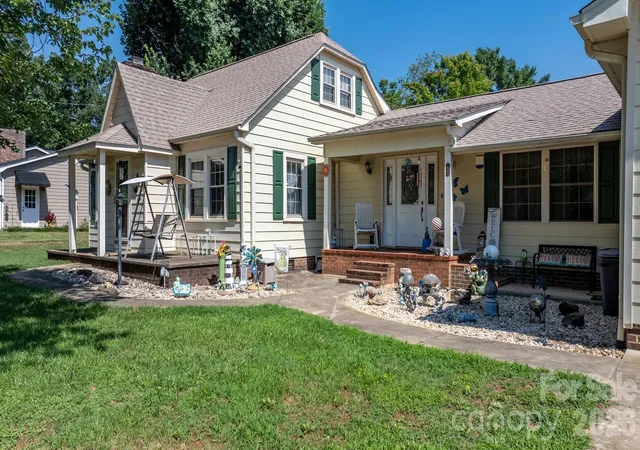 2nd image of 2504 Brentwood Cir, Lenoir, NC 28645 | MLS# 4406132