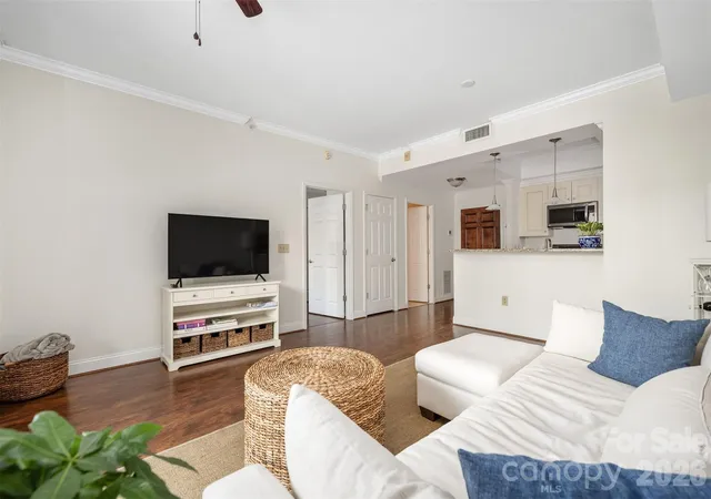3rd image of 300 W 5Th St #419, Charlotte, NC 28202 | MLS# 4406145