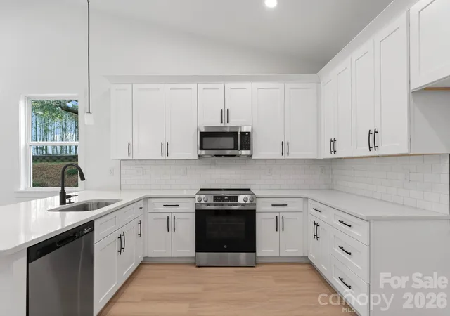 Photo 4 of Single family home for sale at 220 Nancy Dr, Shelby, NC 28152 | MLS# 4406153 | Listing updated on 2026-07-22