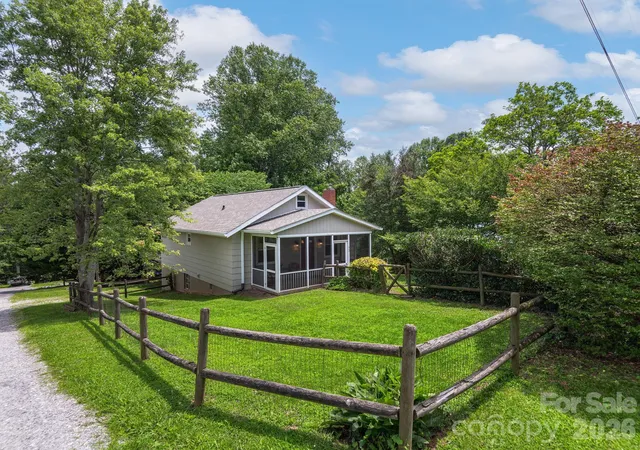 Photo 2 of Single family home for sale at 73 Fair Oaks Rd, Arden, NC 28704 | MLS# 4406154 | Listing updated on 2026-09-17