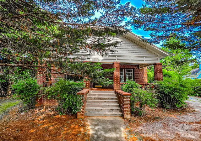 1st image of 154 S Broadway St, Forest City, NC 28043 | MLS# 4406158