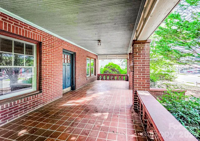 Photo 4 of Single family home for sale at 154 S Broadway St, Forest City, NC 28043 | MLS# 4406158 | Listing updated on 2026-09-26