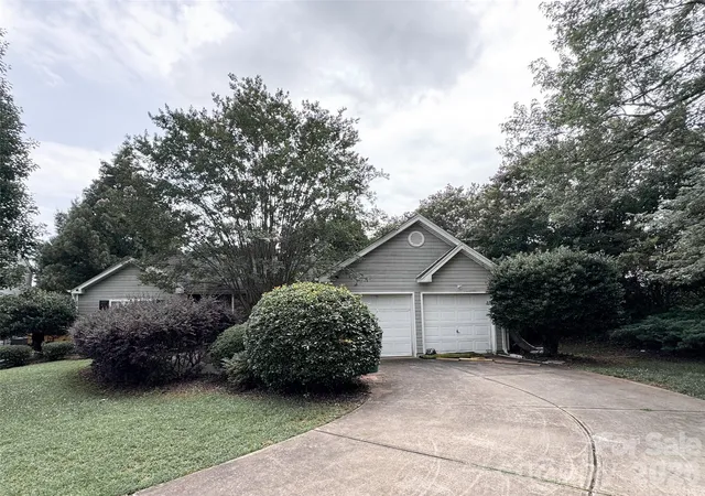 Photo 1 of Sale Pending at 5029 Cello Ct, Charlotte, NC 28215 | MLS# 4406162 | Listing updated on 2026-07-22