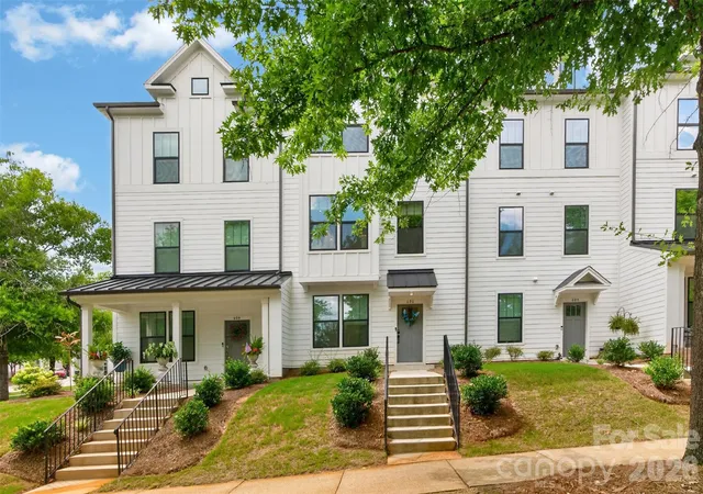 Photo 1 of Sale Pending at 606 District Ct, Fort Mill, SC 29708 | MLS# 4406167 | Listing updated on 2026-09-01