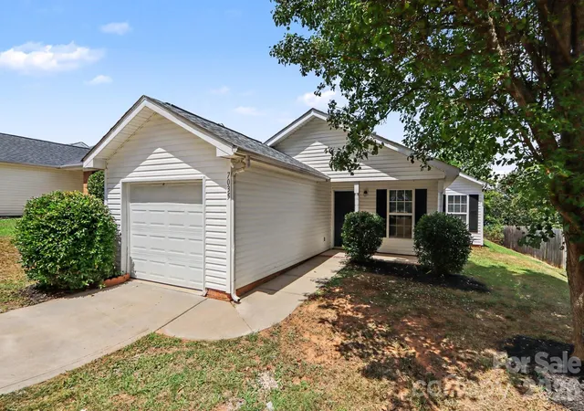 Photo 1 of Single family home for sale at 7035 Red Bud Cir, Charlotte, NC 28214 | MLS# 4406173 | Listing updated on 2026-08-20