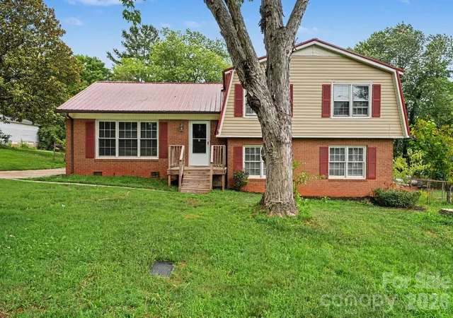 Photo 1 of Single family home for sale at 630 Colonial Dr, Statesville, NC 28625 | MLS# 4406178 | Listing updated on 2026-09-23