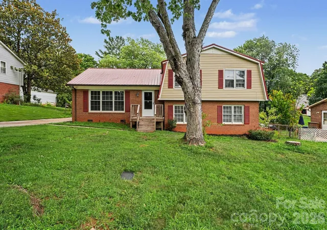Photo 2 of Single family home for sale at 630 Colonial Dr, Statesville, NC 28625 | MLS# 4406178 | Listing updated on 2026-09-23