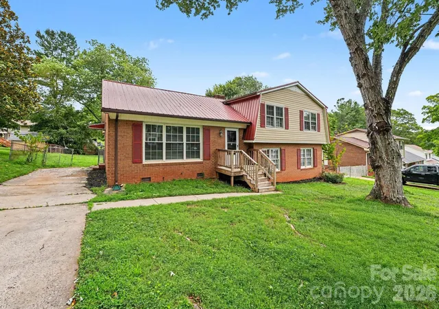 Photo 3 of Single family home for sale at 630 Colonial Dr, Statesville, NC 28625 | MLS# 4406178 | Listing updated on 2026-09-23