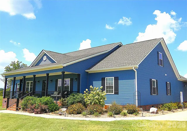Photo 1 of Single family home for sale at 1055 Cedar Grv Rd, Clover, SC 29710 | MLS# 4406188 | Listing updated on 2026-08-20