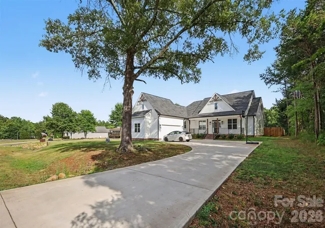Photo 4 of Single family home for sale at 1424 Autumnwood Dr #17, Rock Hill, SC 29730 | MLS# 4406191 | Listing updated on 2026-10-25