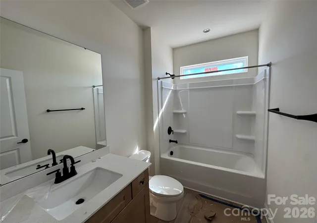 Photo 3 of Single family home for sale at 8422 Acadia Pkwy, Sherrills Ford, NC 28673 | MLS# 4406201 | Listing updated on 2026-10-08