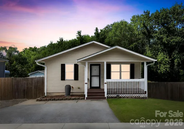 Photo 1 of Single family home for sale at 51 Kay Thomas Dr, Hendersonville, NC 28792 | MLS# 4406229 | Listing updated on 2026-09-16