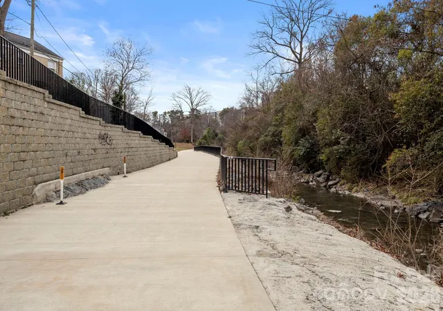 Listing Photo 2 - Condo for sale in building located at 212 Wakefield Dr, Charlotte, NC 28209 - Unit #A