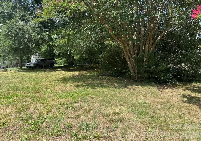 Photo 4 of Single family home for sale at 1032 Plymouth St, Gastonia, NC 28054 | MLS# 4406247 | Listing updated on 2026-07-23