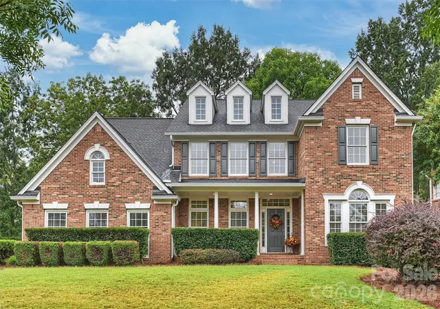Photo 1 of Sale Pending at 7410 Roseland Ave, Charlotte, NC 28277 | MLS# 4406265 | Listing updated on 2026-10-20