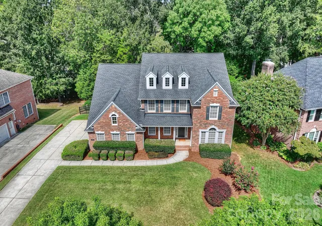 Photo 2 of Sale Pending at 7410 Roseland Ave, Charlotte, NC 28277 | MLS# 4406265 | Listing updated on 2026-10-20