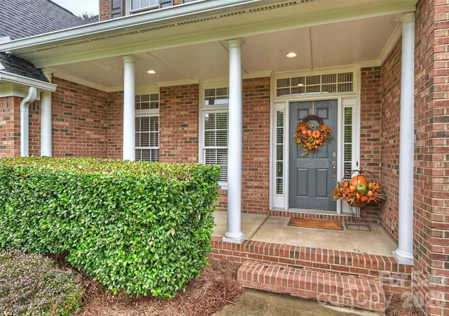 Photo 3 of Sale Pending at 7410 Roseland Ave, Charlotte, NC 28277 | MLS# 4406265 | Listing updated on 2026-10-20