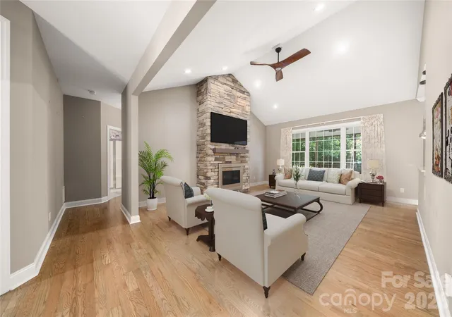 5th image of 14 Waterbury Ct, Hendersonville, NC 28791 | MLS# 4406269