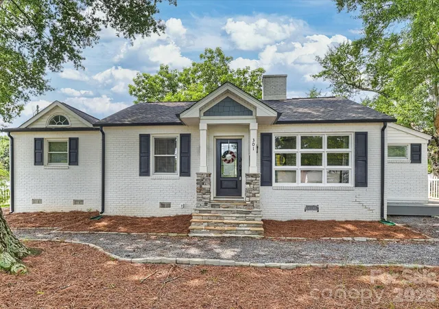 Photo 1 of Sale Pending at 301 Harris St, Fort Mill, SC 29715 | MLS# 4406271 | Listing updated on 2026-08-25