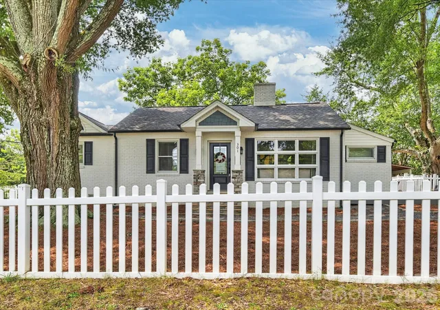 Photo 3 of Sale Pending at 301 Harris St, Fort Mill, SC 29715 | MLS# 4406271 | Listing updated on 2026-08-25
