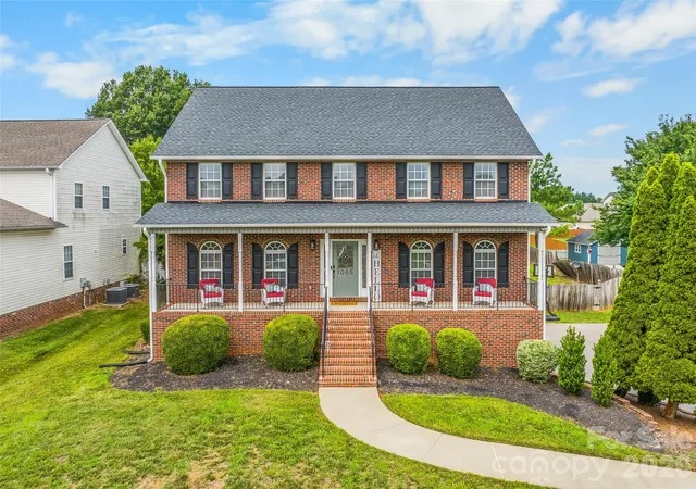 Photo 1 of Sale Pending at 1005 Lisa Run Dr, Kernersville, NC 27284 | MLS# 4406293 | Listing updated on 2026-07-27