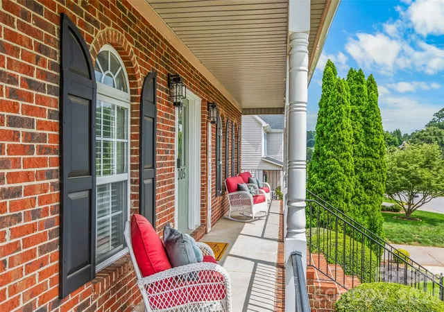 Photo 3 of Sale Pending at 1005 Lisa Run Dr, Kernersville, NC 27284 | MLS# 4406293 | Listing updated on 2026-07-27