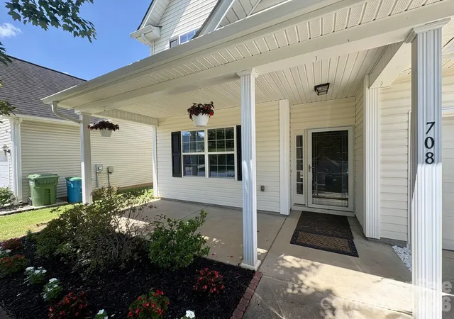 Photo 3 of Single family home for sale at 708 Jones Branch Dr, Fort Mill, SC 29715 | MLS# 4406297 | Listing updated on 2026-09-08