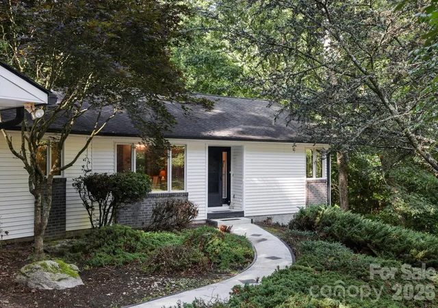 Photo 3 of Single family home for sale at 18 E Rosewood Trl, Hendersonville, NC 28739 | MLS# 4406298 | Listing updated on 2026-10-02