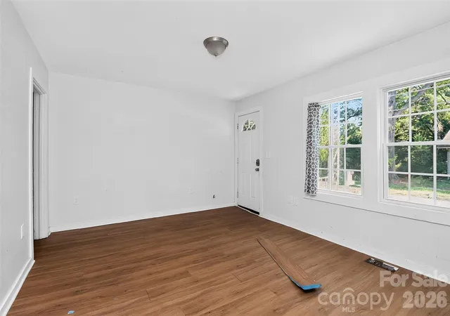 Photo 3 of Single family home for sale at 905 Rankin Ave, Gastonia, NC 28052 | MLS# 4406305 | Listing updated on 2026-10-05