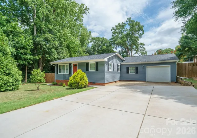 3rd image of 200 Point Cir, Belmont, NC 28012 | MLS# 4406314