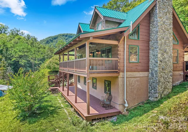 Photo 1 of Single family home for sale at 2560 Round Hl Rd, Bryson City, NC 28713 | MLS# 4406322 | Listing updated on 2026-09-01