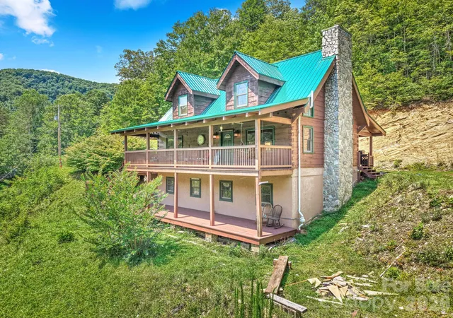 Photo 4 of Single family home for sale at 2560 Round Hl Rd, Bryson City, NC 28713 | MLS# 4406322 | Listing updated on 2026-09-01