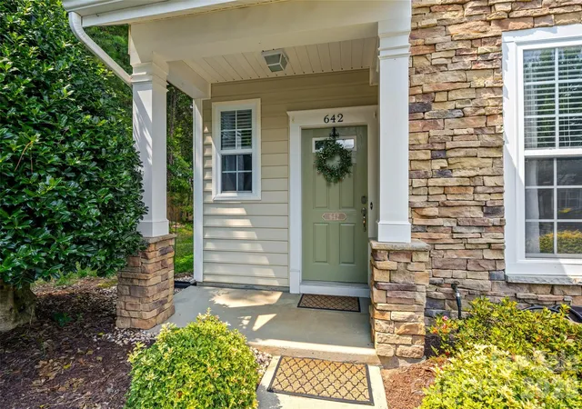 Photo 3 of Townhouse for sale at 642 Brickdust Ct, Fort Mill, SC 29708 | MLS# 4406324 | Listing updated on 2026-08-30