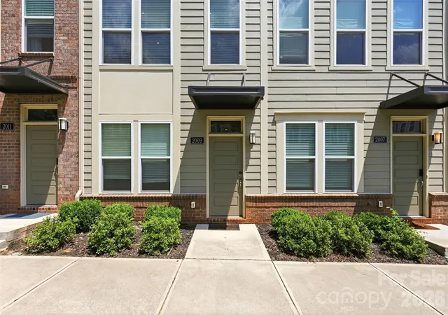 Photo 2 of Townhouse for sale at 2009 Federation Ct, Charlotte, NC 28205 | MLS# 4406325 | Listing updated on 2026-07-30