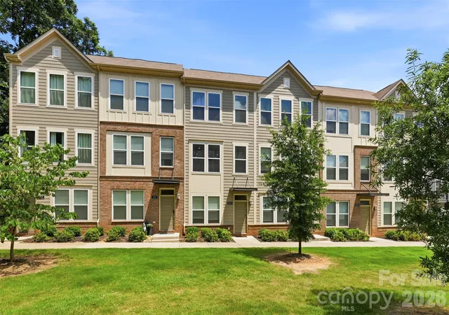 Photo 3 of Townhouse for sale at 2009 Federation Ct, Charlotte, NC 28205 | MLS# 4406325 | Listing updated on 2026-07-30