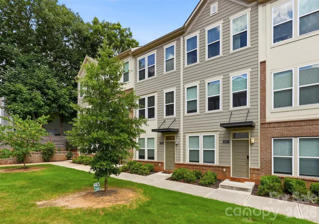 Photo 3 of Townhouse for sale at 2009 Federation Ct, Charlotte, NC 28205 | MLS# 4406325 | Listing updated on 2026-07-30