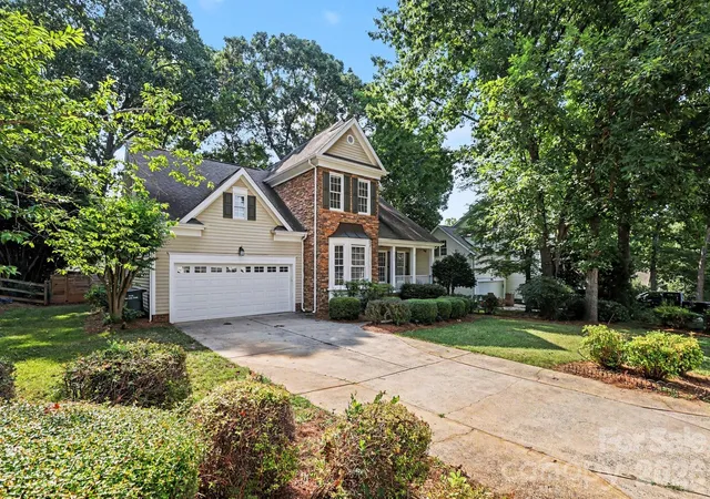 Photo 2 of Sale Pending at 4003 Country Oaks Dr, Waxhaw, NC 28173 | MLS# 4406333 | Listing updated on 2026-10-02