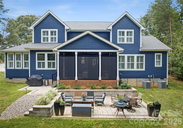 Photo 3 of Single family home for sale at 4820 Glen Holw Ln Ne, Hickory, NC 28601 | MLS# 4406344 | Listing updated on 2026-10-07