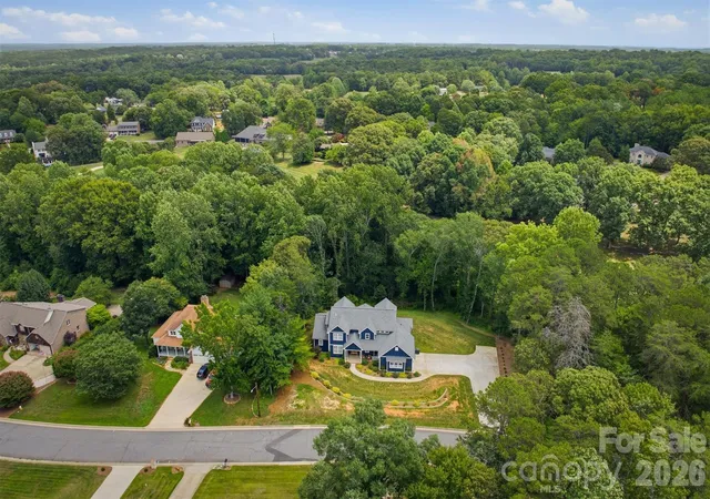 Photo 4 of Single family home for sale at 4820 Glen Holw Ln NE, Hickory, NC 28601 | MLS# 4406344 | Listing updated on 2026-10-07