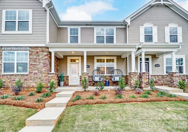 1st image of 5217 Wyes Oak Ln, Charlotte, NC 28269 | MLS# 4406347