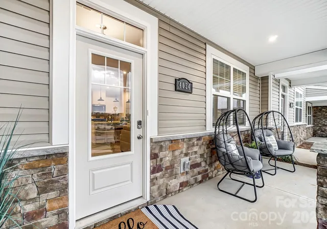 2nd image of 5217 Wyes Oak Ln, Charlotte, NC 28269 | MLS# 4406347