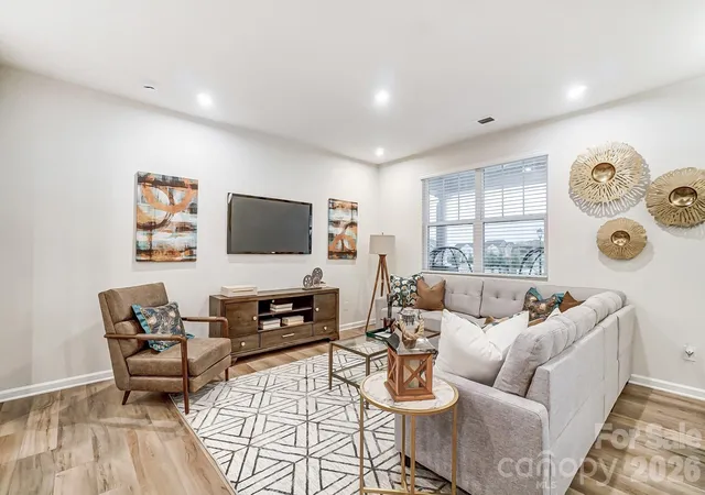 5th image of 5217 Wyes Oak Ln, Charlotte, NC 28269 | MLS# 4406347