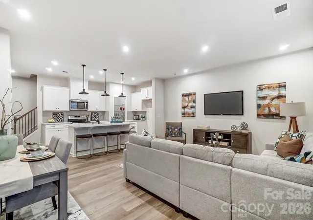 4th image of 5221 Wyes Oak Ln, Charlotte, NC 28269 | MLS# 4406356