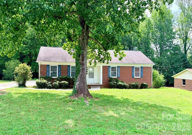 2nd image of 2808 28th St Ne, Hickory, NC 28601 | MLS# 4406392